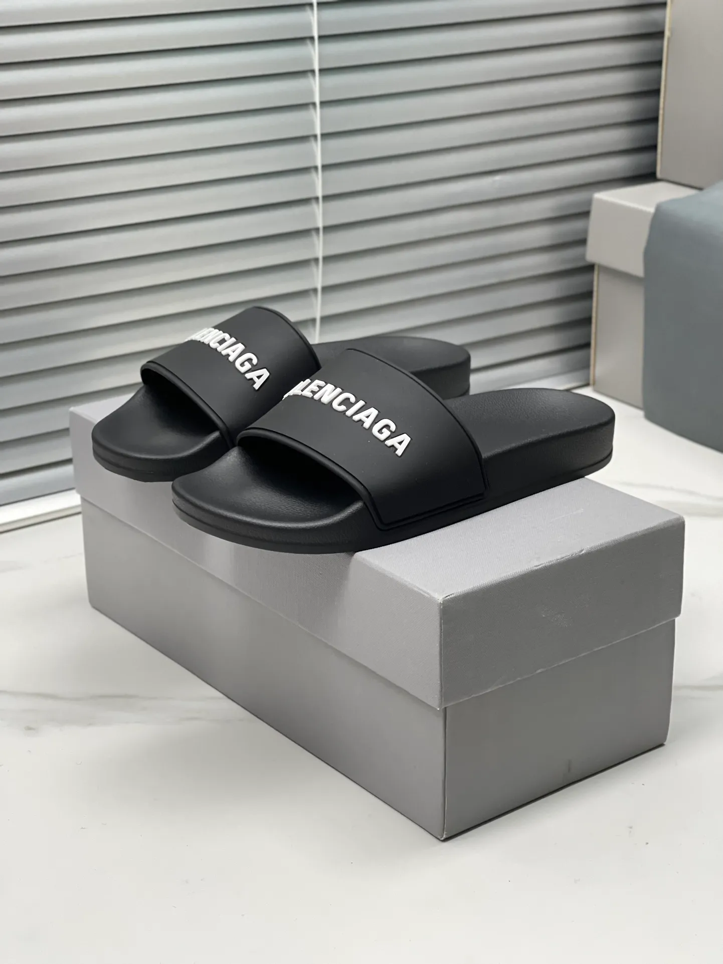 👟👟Ex-factory price 240👟👟 Women's Shoes Women's Clothing Balenciaga 2023 trendy slippers!  Balenciaga Political Campaign Latest Abrasive Development!  A favorite of European and American ladies, celebrities, and Internet celebrity girls. Exquisite uppers are hand-sewn and threaded. They are fluffy and soft, skin-friendly and soft, a must-have for summer. Fashionable but not overly ostentatious. Original natural rubber non-slip and wear-resistant sole. Size 35-40, 39-45 matching counter latest original packaging.